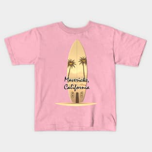 Surfing session Mavericks, California Kids T-Shirt